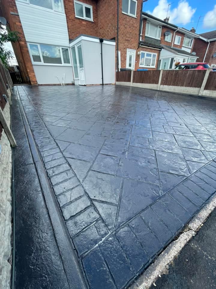 Example of exterior driveway cleaning work